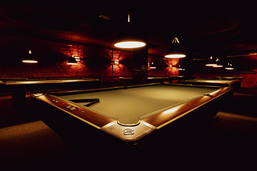 Billard spielen in der GrooveStation in der Dresdner Neustadt